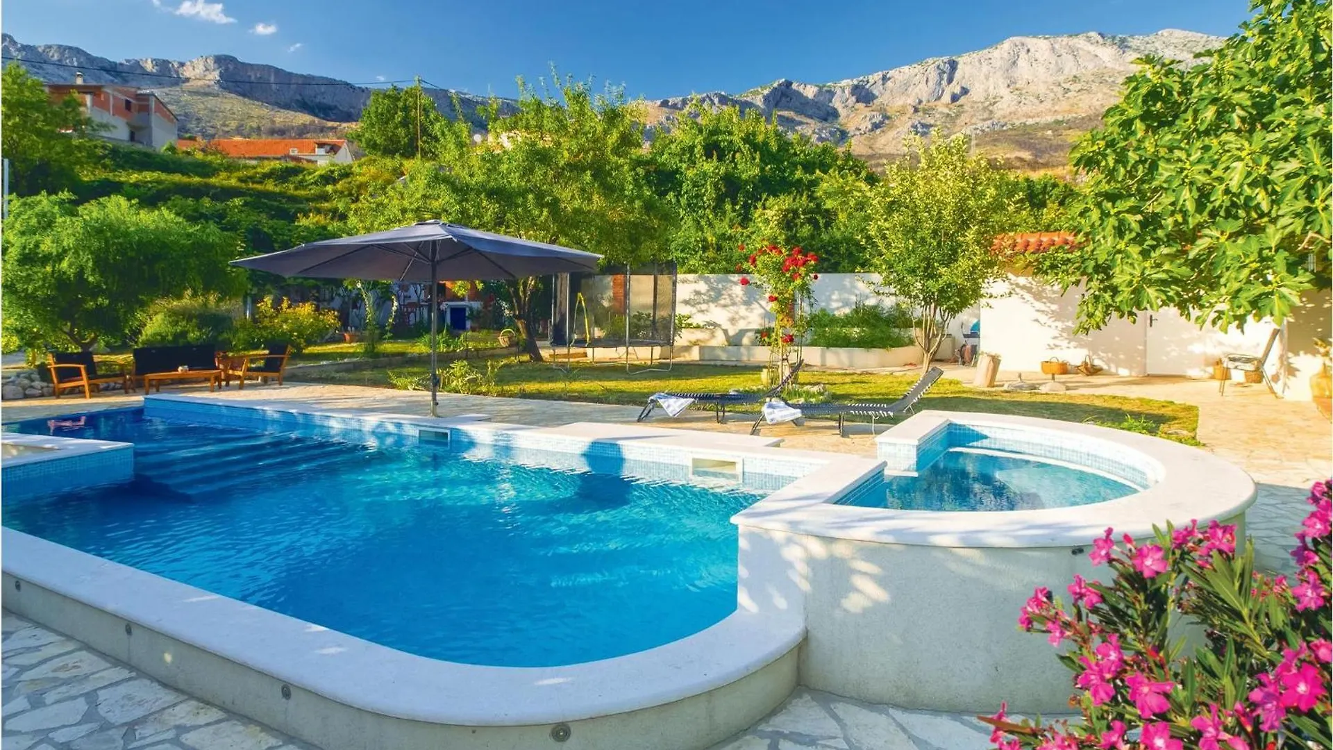 2 Bedroom Cozy Home In Zrnovnica Split