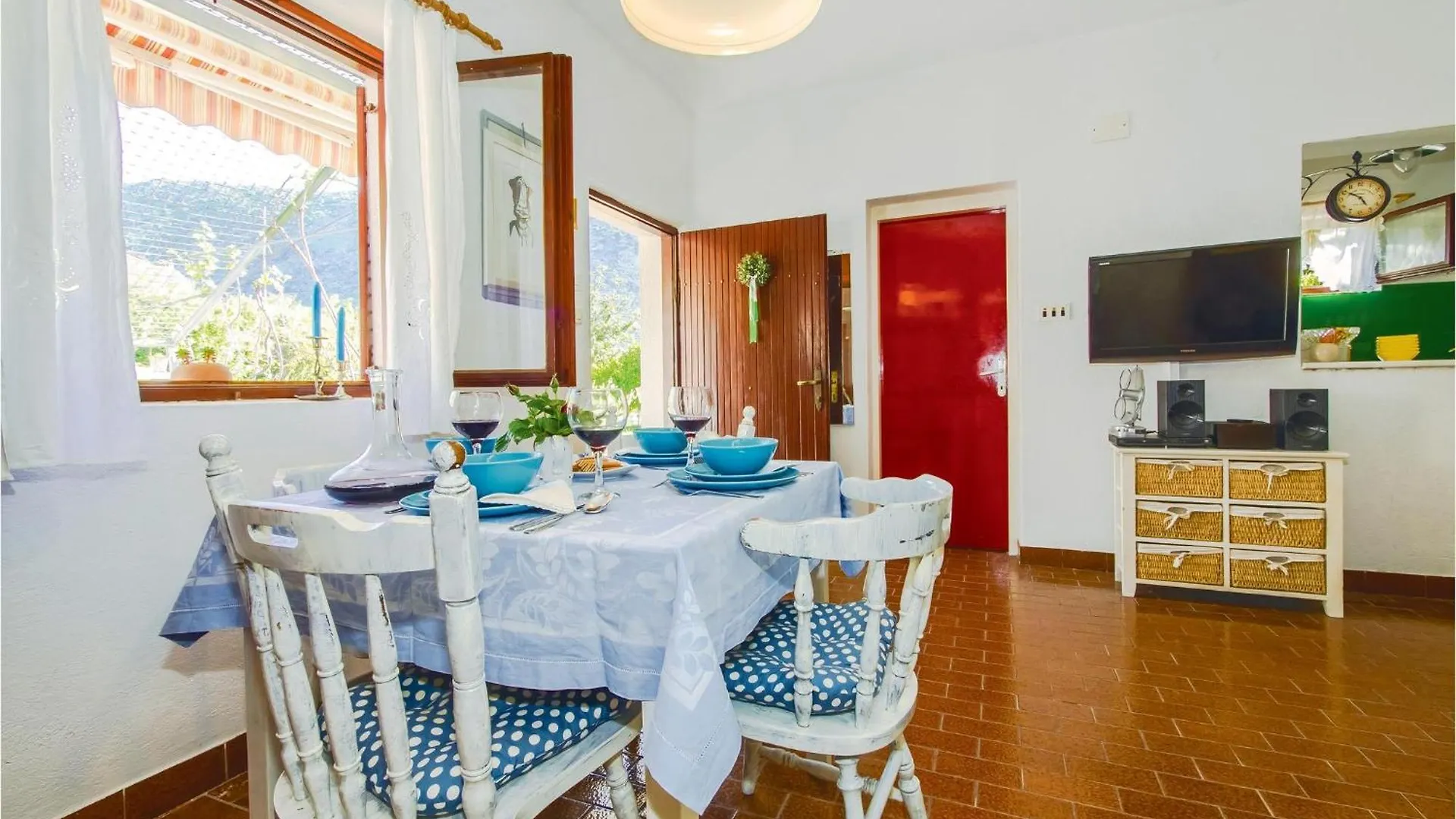 2 Bedroom Cozy Home In Zrnovnica Split Nyaraló