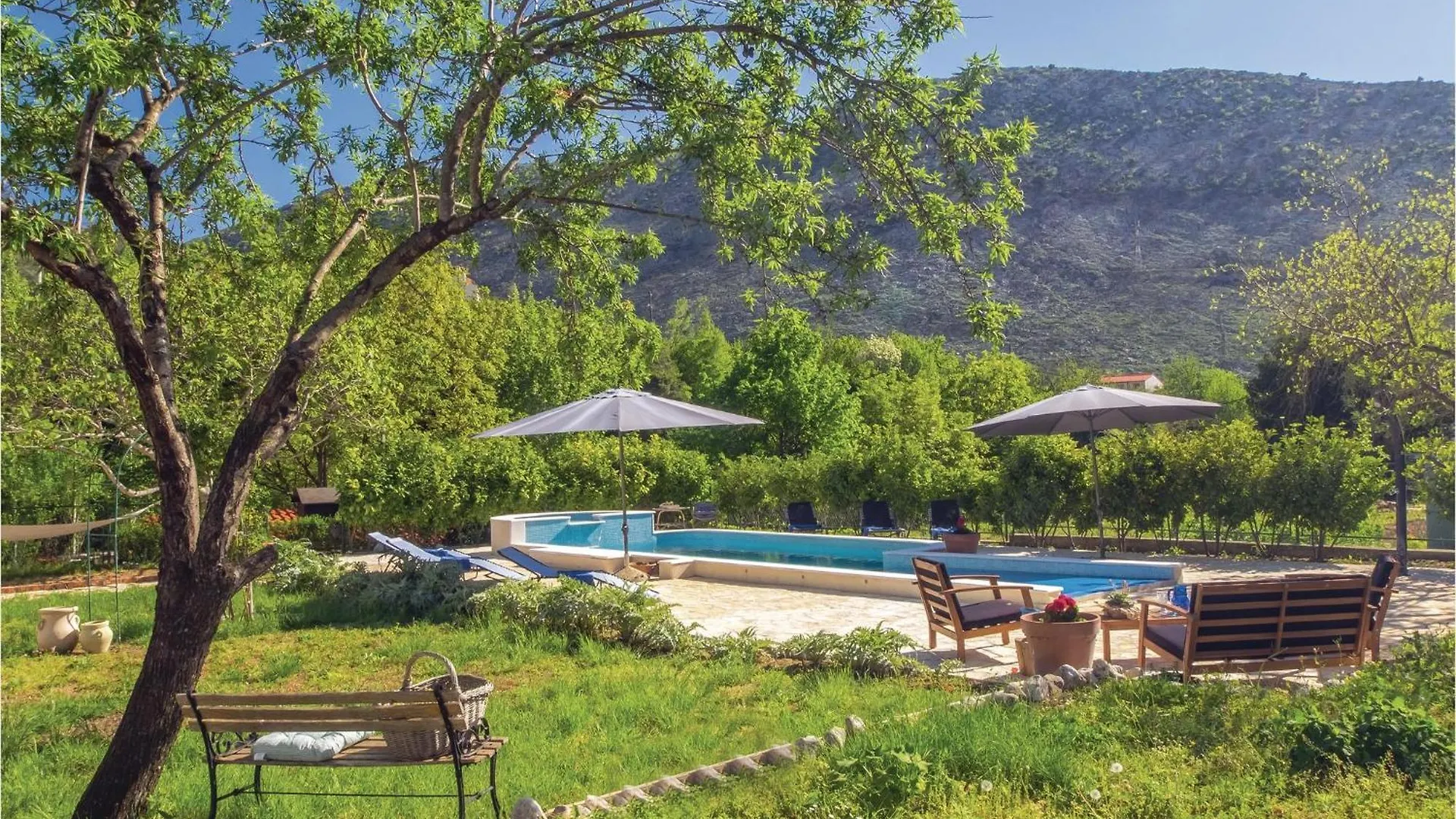2 Bedroom Cozy Home In Zrnovnica Split Nyaraló