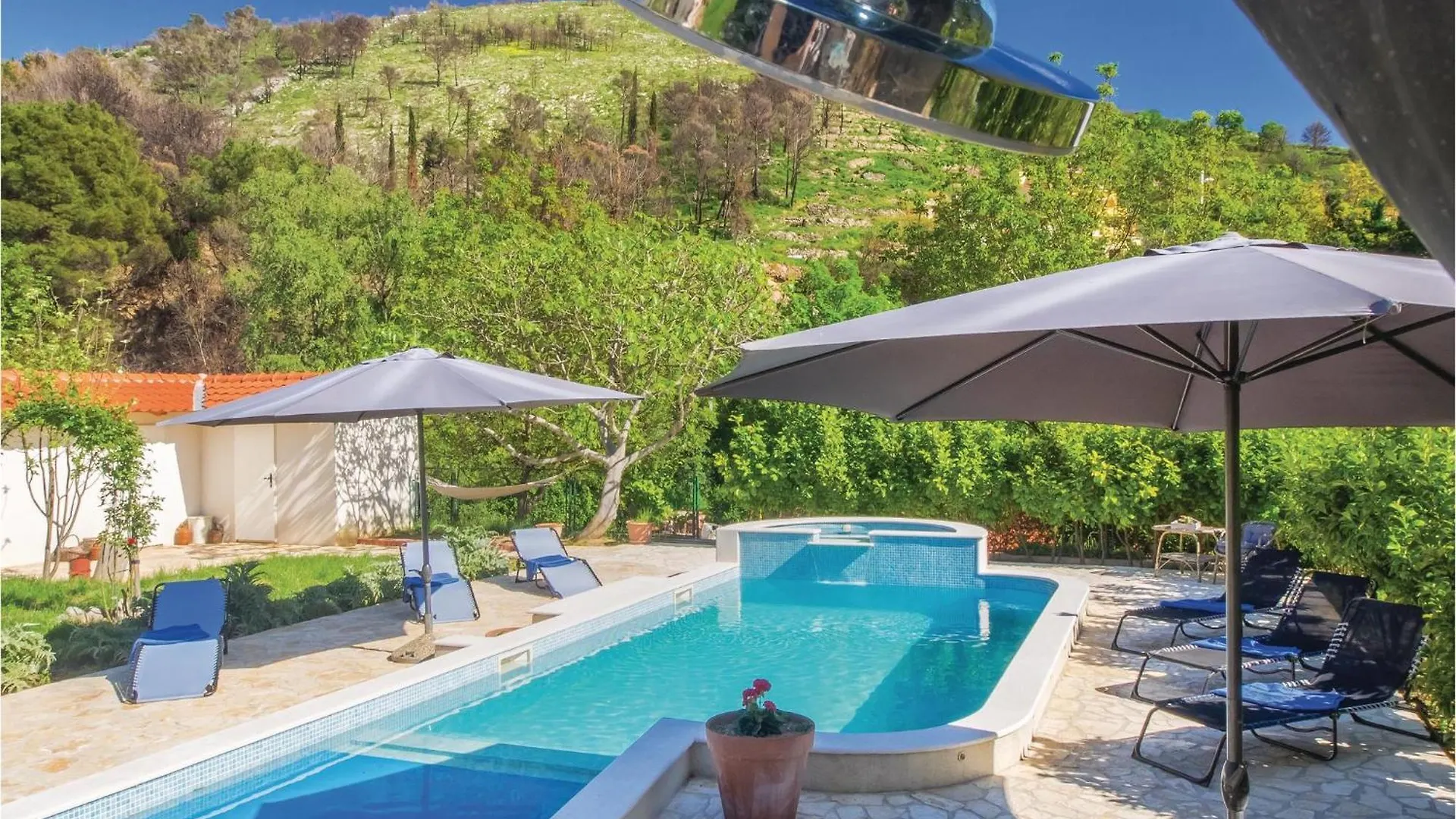 2 Bedroom Cozy Home In Zrnovnica Split Nyaraló